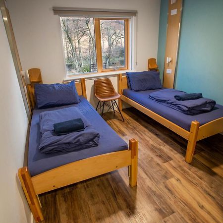 Glen Nevis Youth Hostel Fort William Exteriör bild A room at the hostel