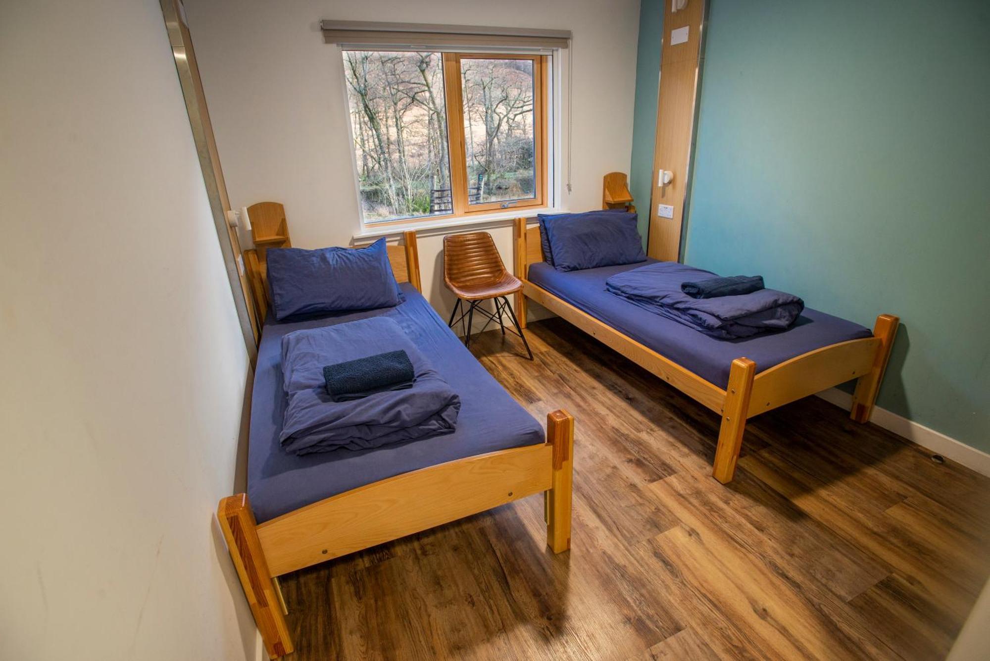 Glen Nevis Youth Hostel Fort William Exteriör bild A room at the hostel
