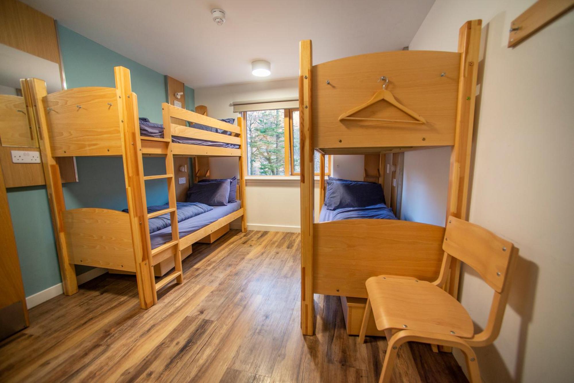 Glen Nevis Youth Hostel Fort William Exteriör bild A bunk room at the hostel