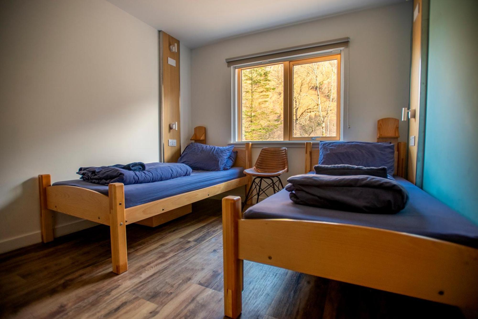 Glen Nevis Youth Hostel Fort William Exteriör bild A typical bedroom at the hostel