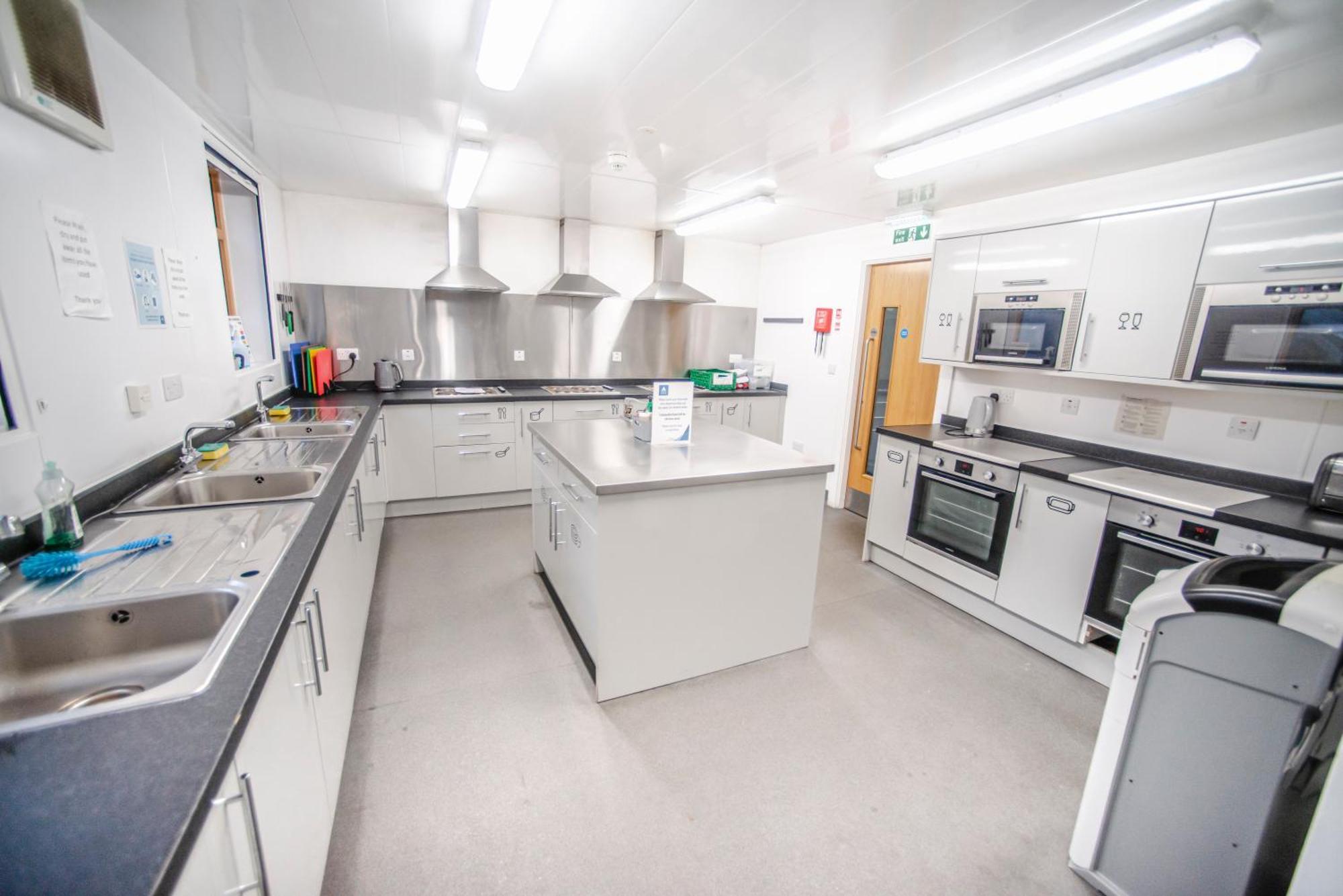 Glen Nevis Youth Hostel Fort William Exteriör bild The kitchen at the new school