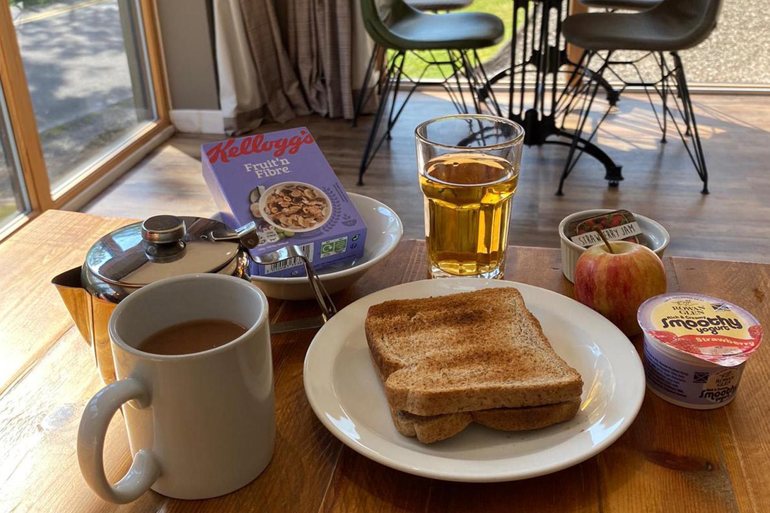 Glen Nevis Youth Hostel Fort William Exteriör bild A breakfast with Kellogg's Fruit 'n Fibre