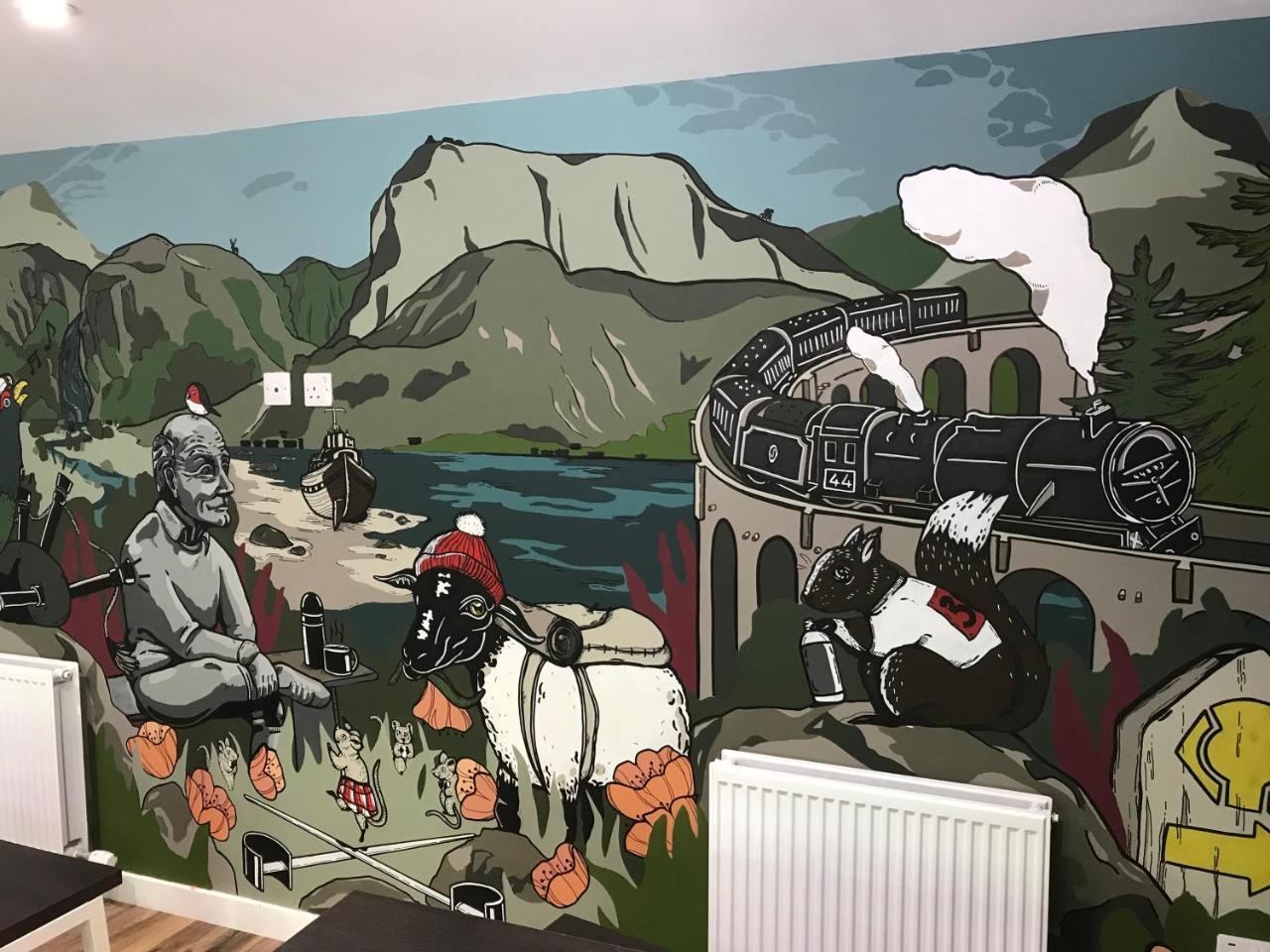 Glen Nevis Youth Hostel Fort William Exteriör bild Mural at the National Mountaineering Centre