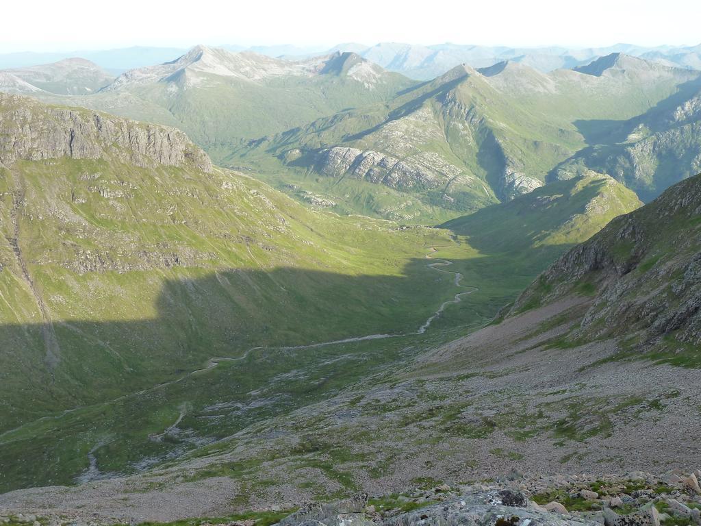 Glen Nevis Youth Hostel Fort William Exteriör bild The valley of the Arvanz